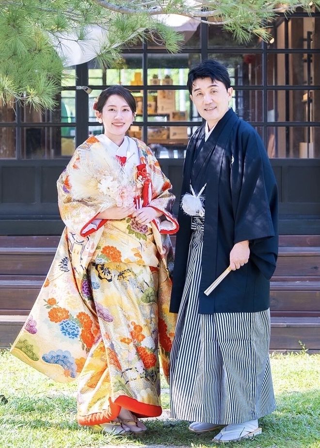 A wedding photo in traditional Japanese kimono